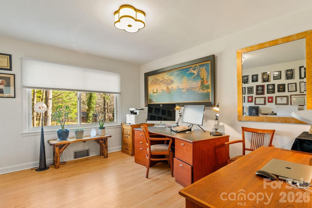 Listing Photo 17