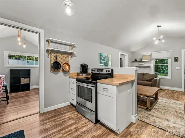 Listing Photo 9