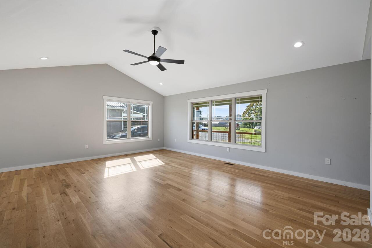 Listing Photo 10