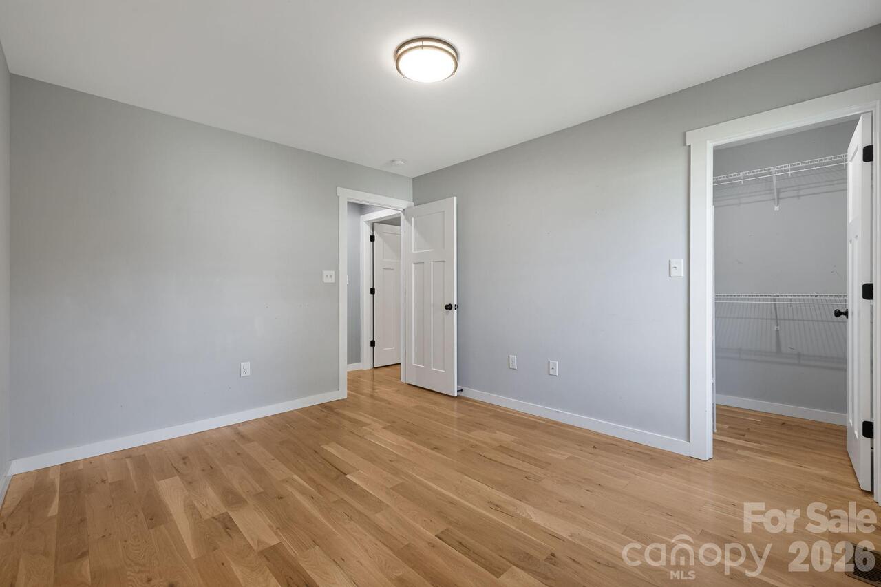 Listing Photo 14