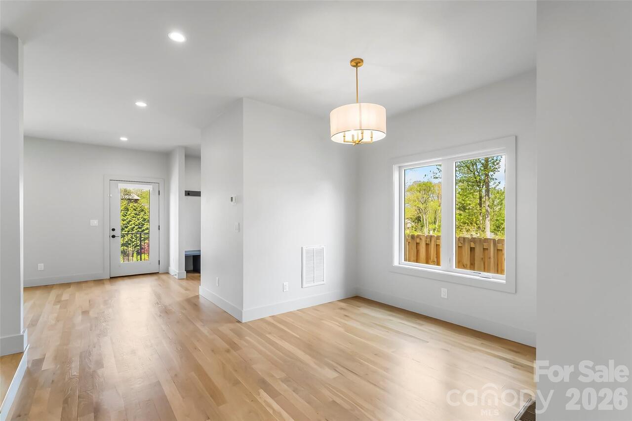 Listing Photo 10