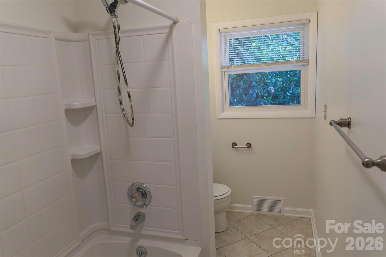 Listing Photo 11
