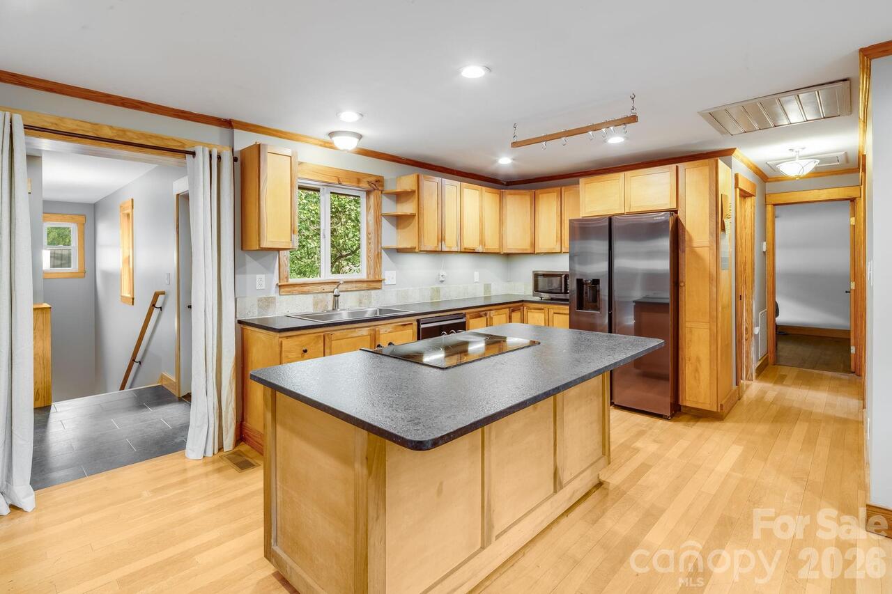 Listing Photo 8