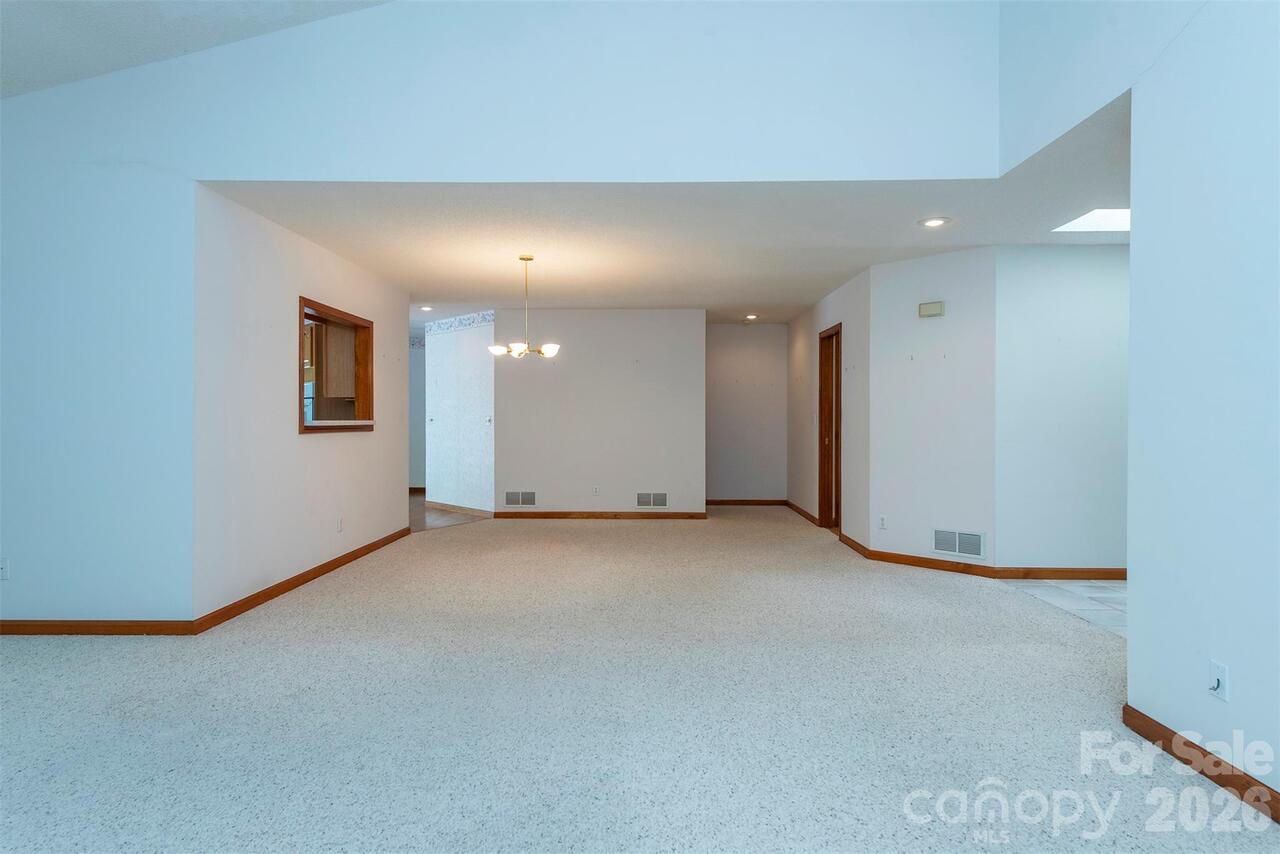 Listing Photo 8