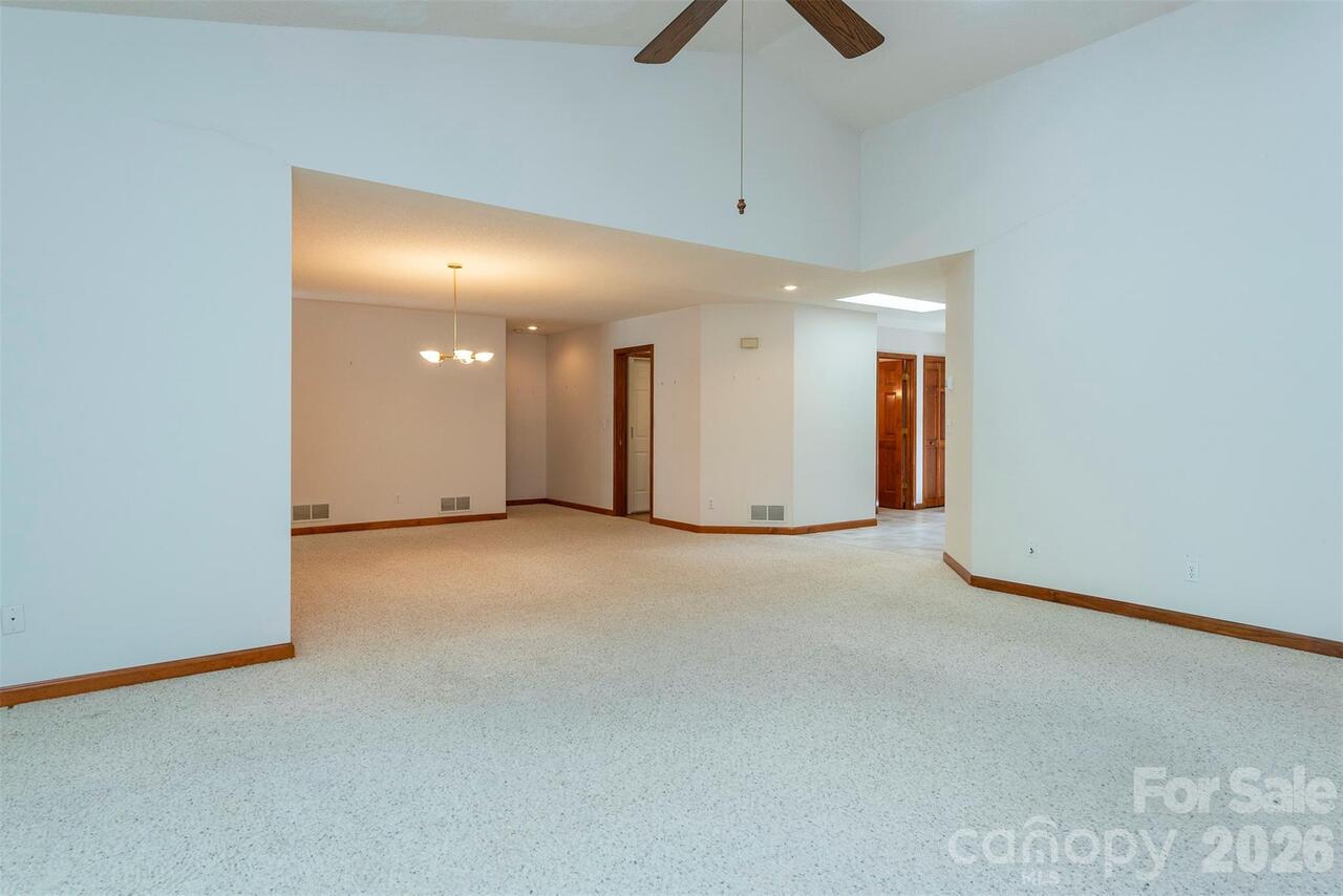 Listing Photo 9