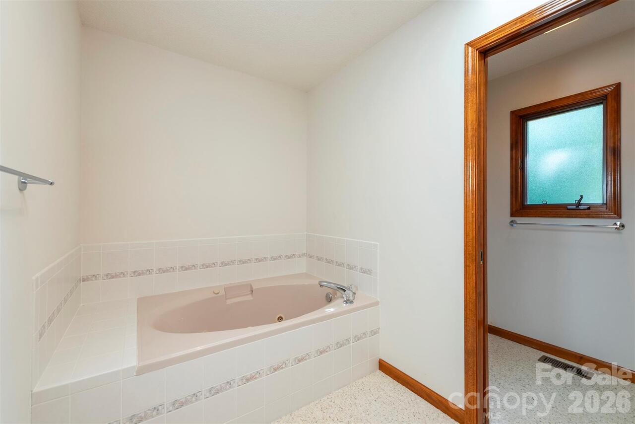 Listing Photo 24