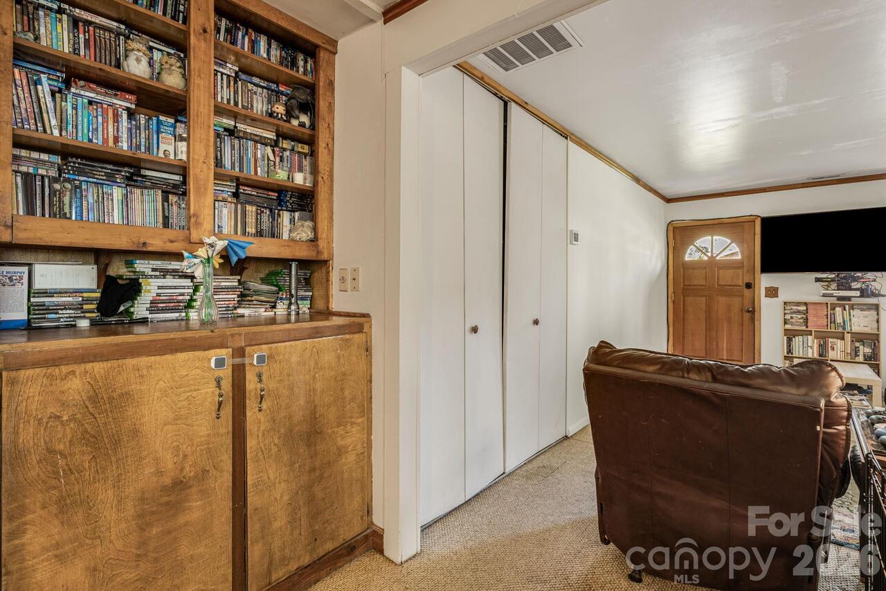 Listing Photo 8