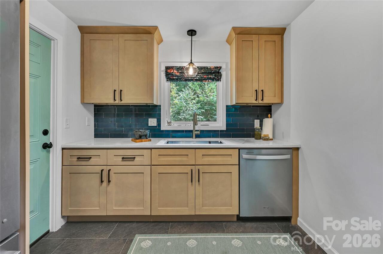Listing Photo 11