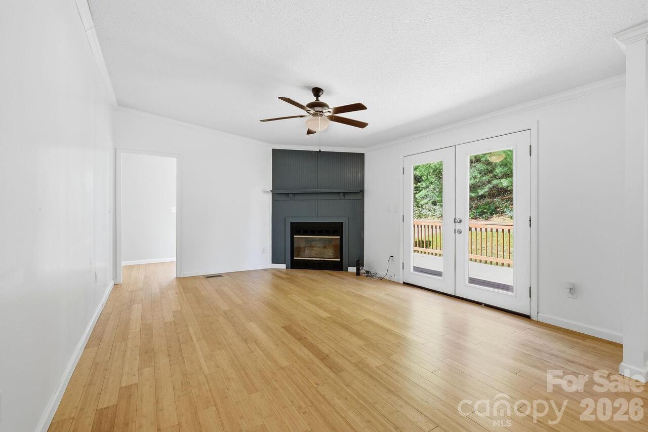 Listing Photo 12