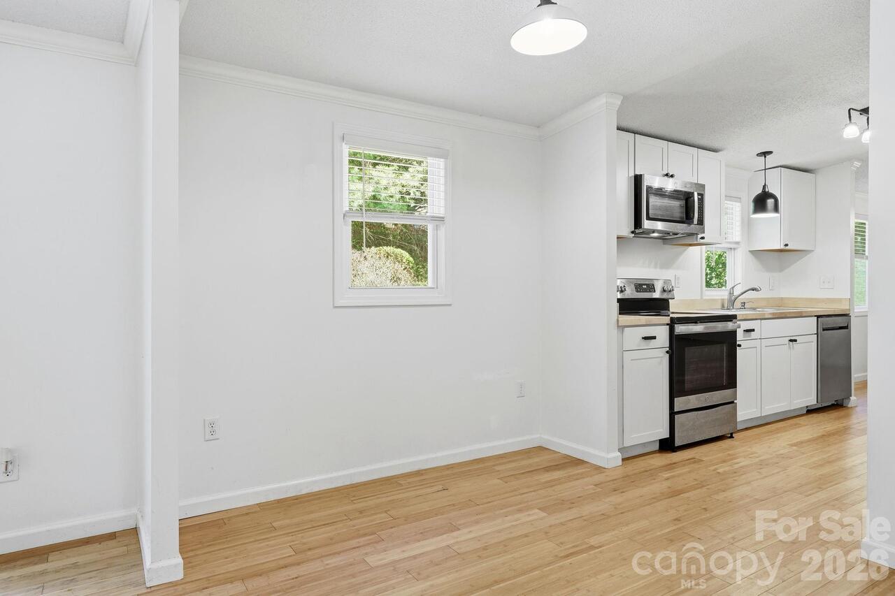 Listing Photo 14