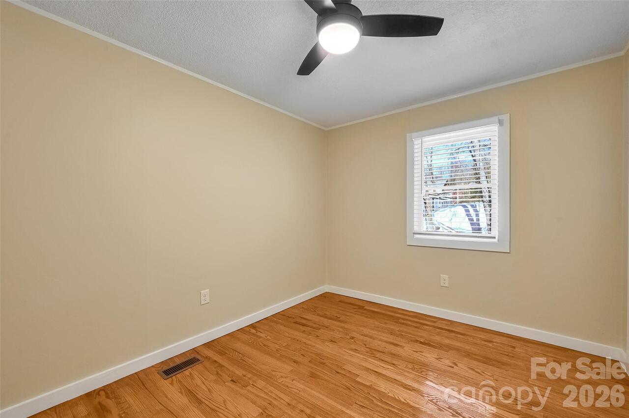 Listing Photo 16