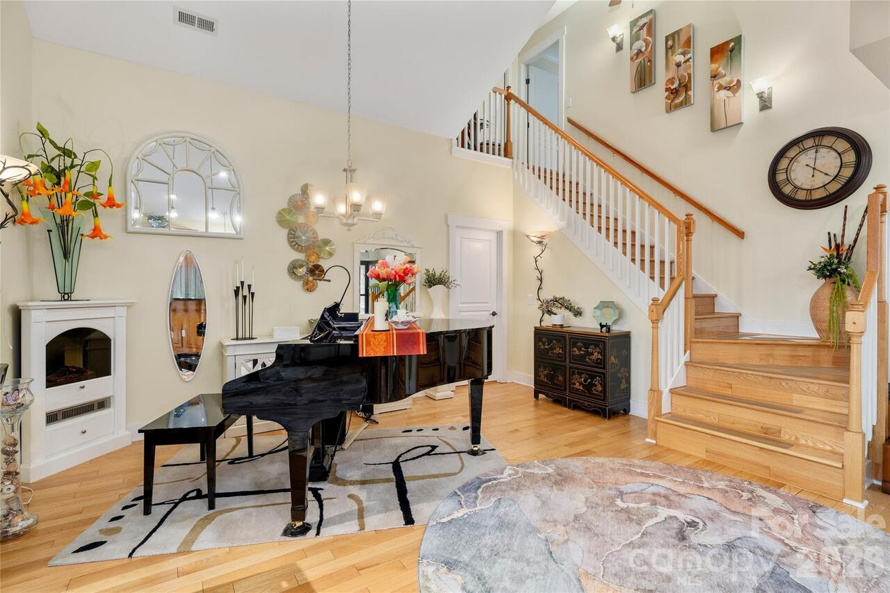 Listing Photo 12