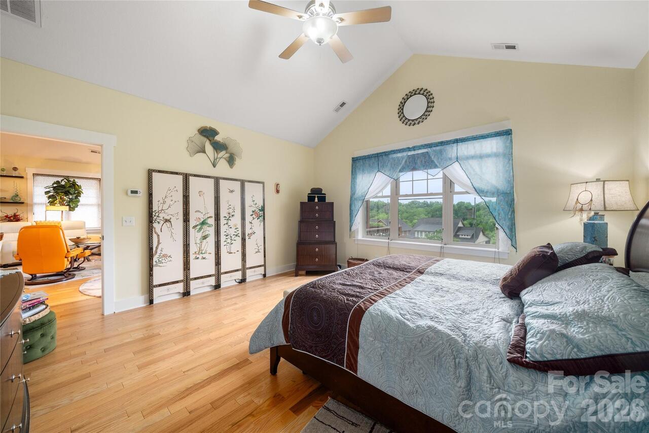 Listing Photo 14