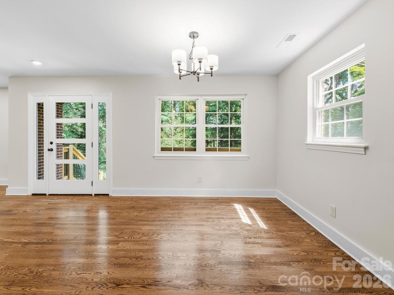 Listing Photo 12