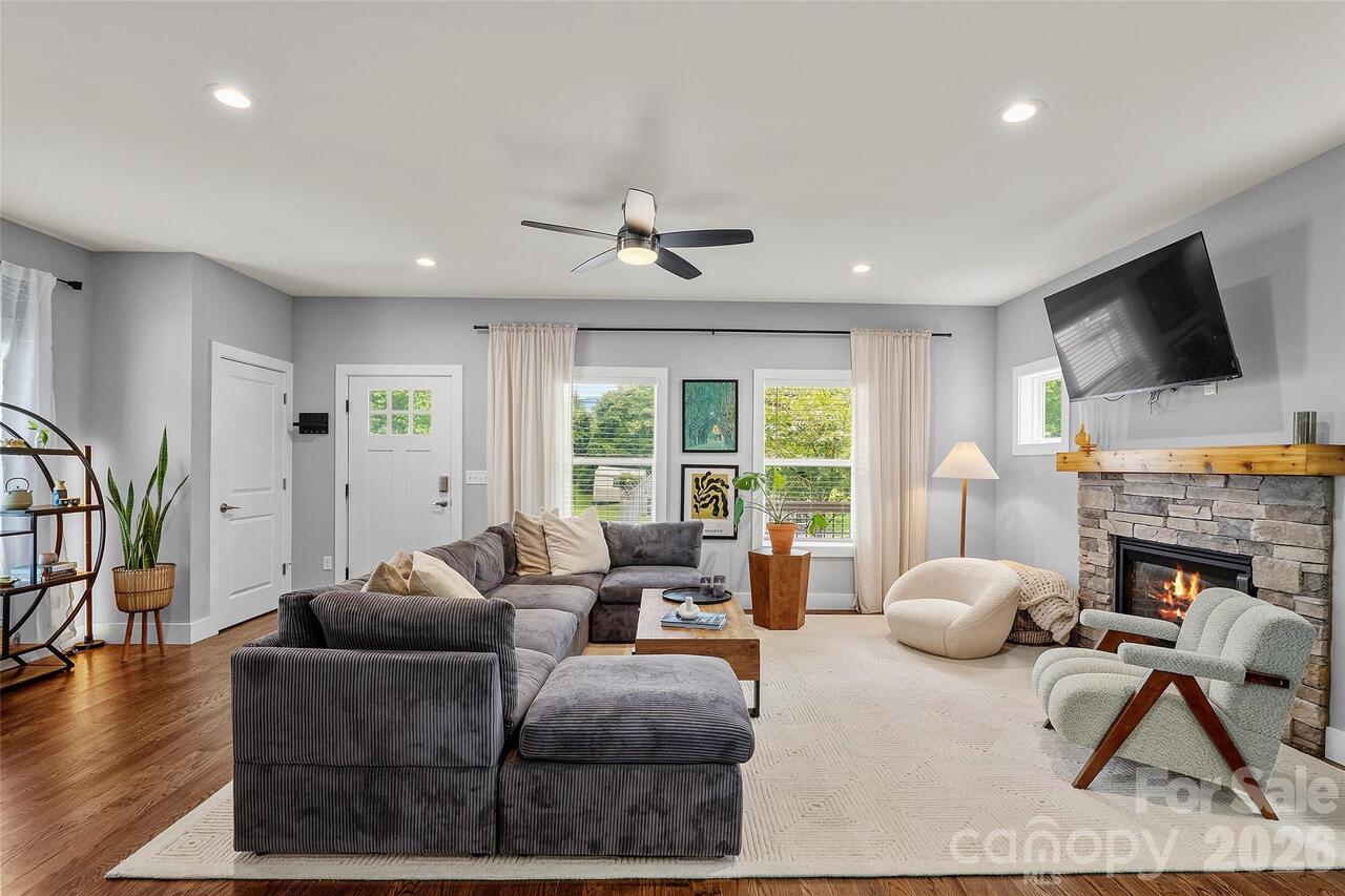 Listing Photo 10