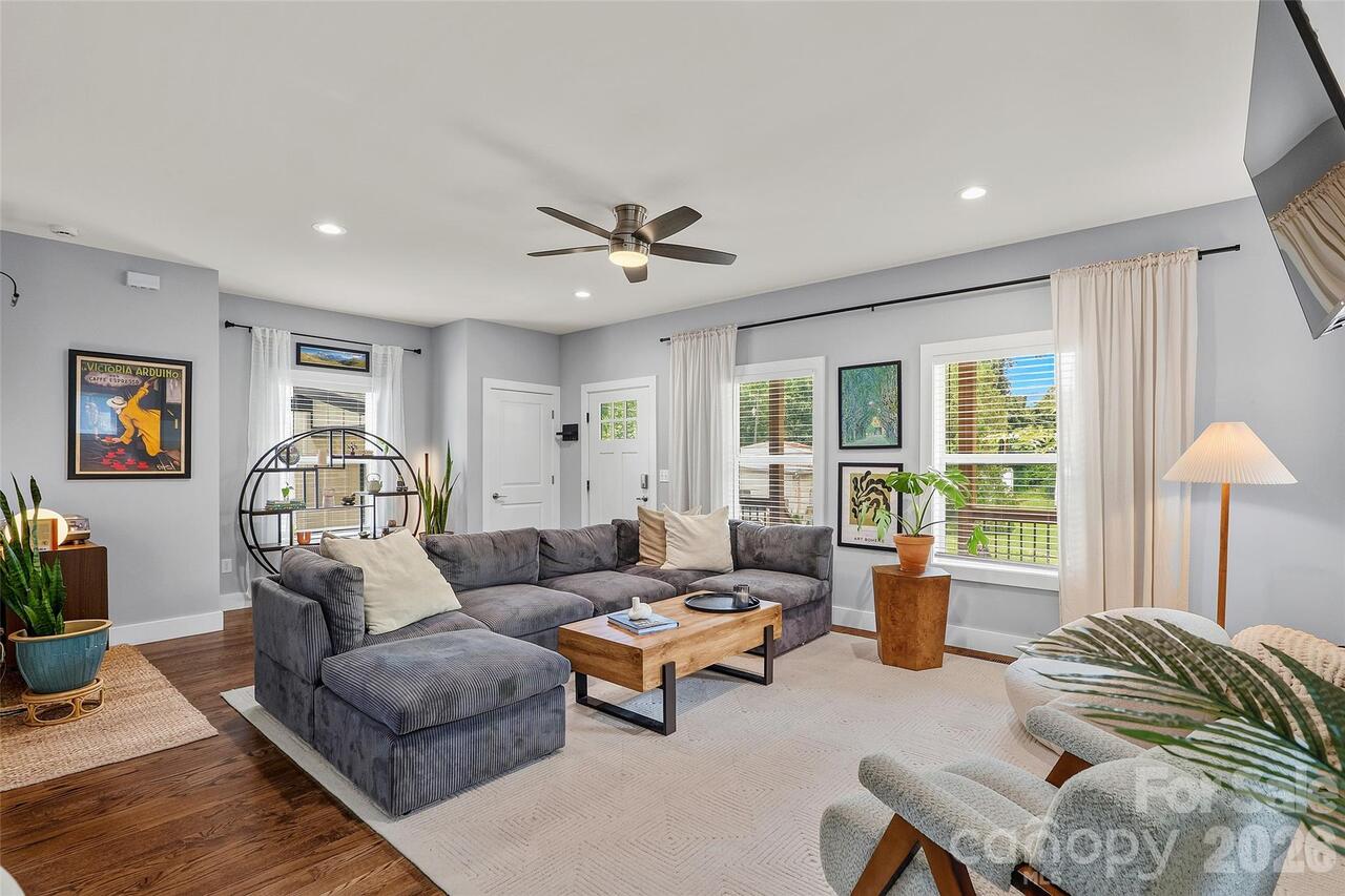 Listing Photo 11