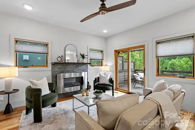 Listing Photo 11
