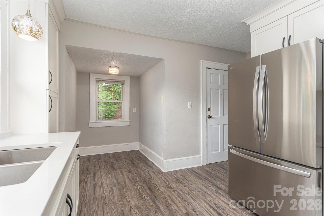 Listing Photo 8