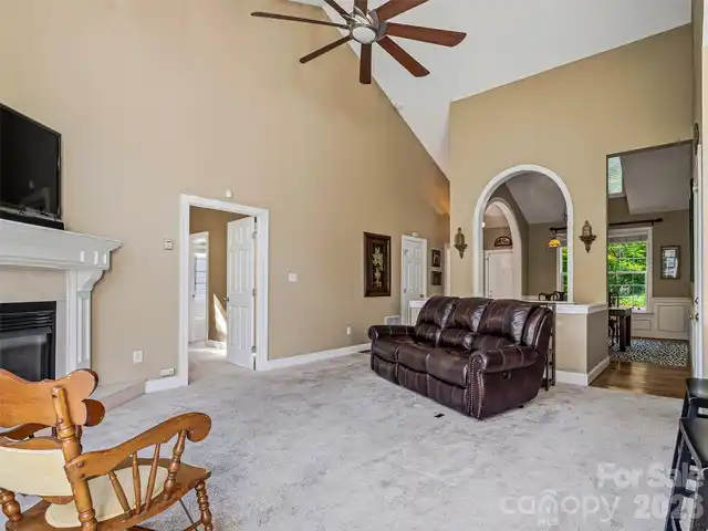 Listing Photo 9