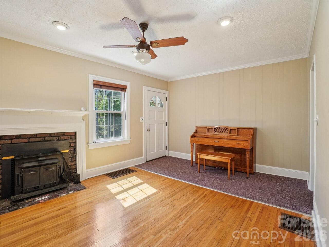 Listing Photo 9
