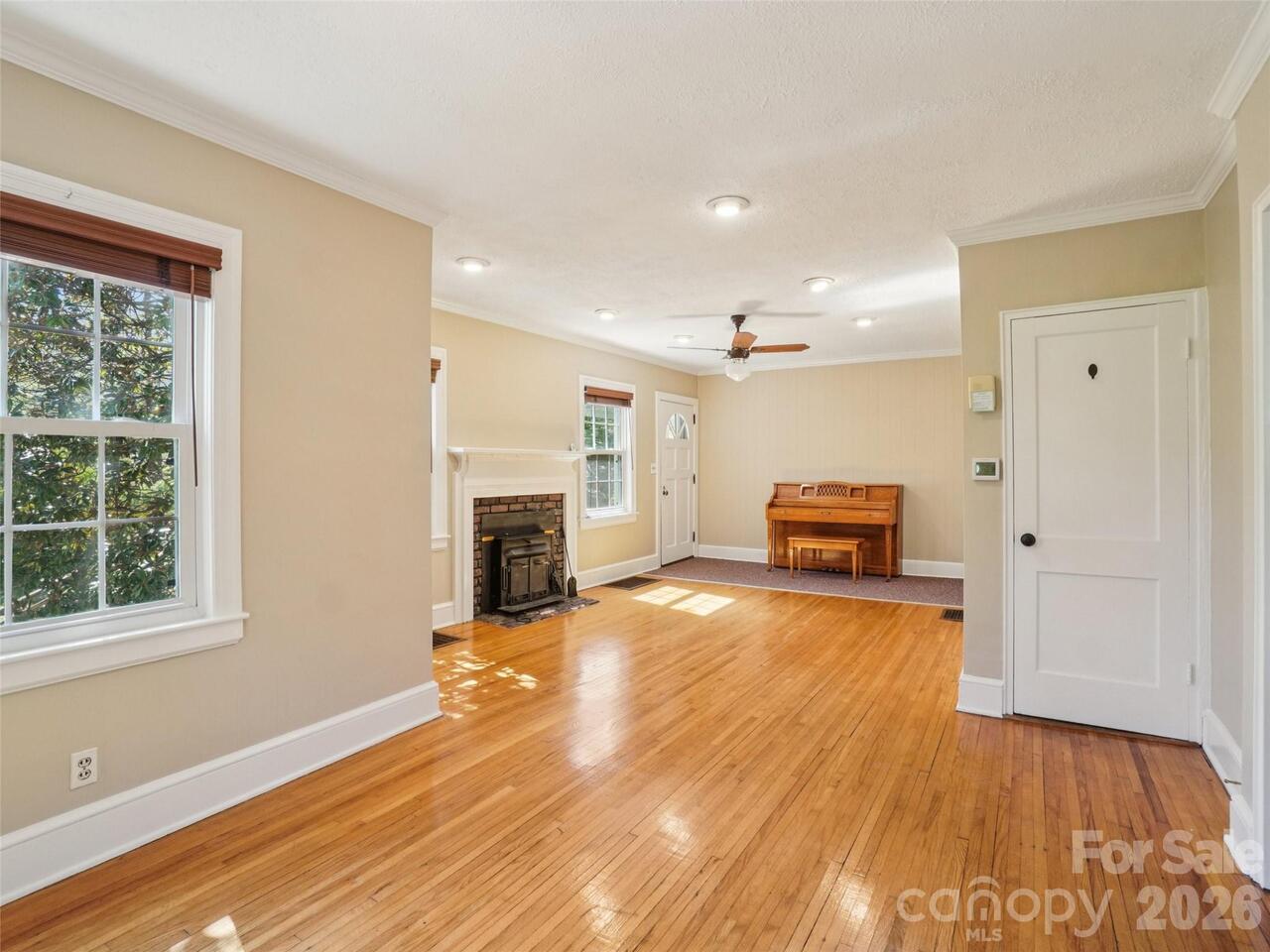 Listing Photo 10