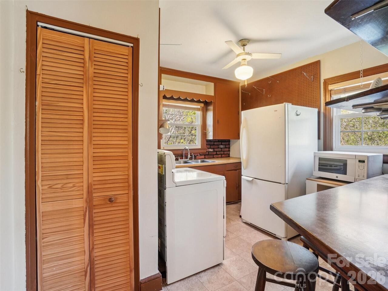 Listing Photo 12