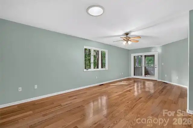 Listing Photo 10