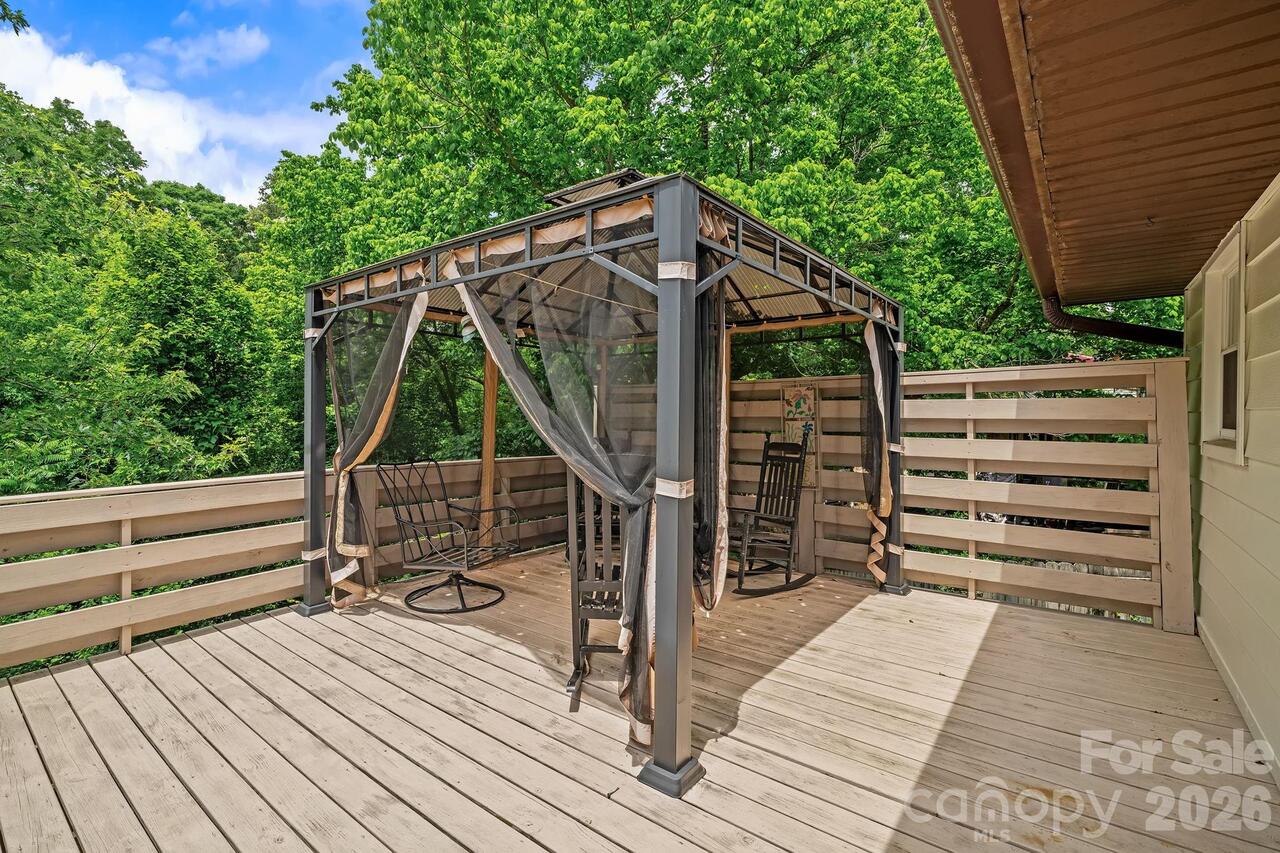 Listing Photo 11