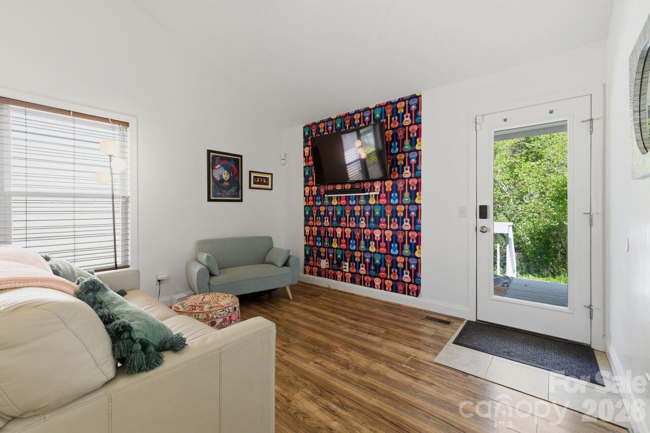 Listing Photo 8