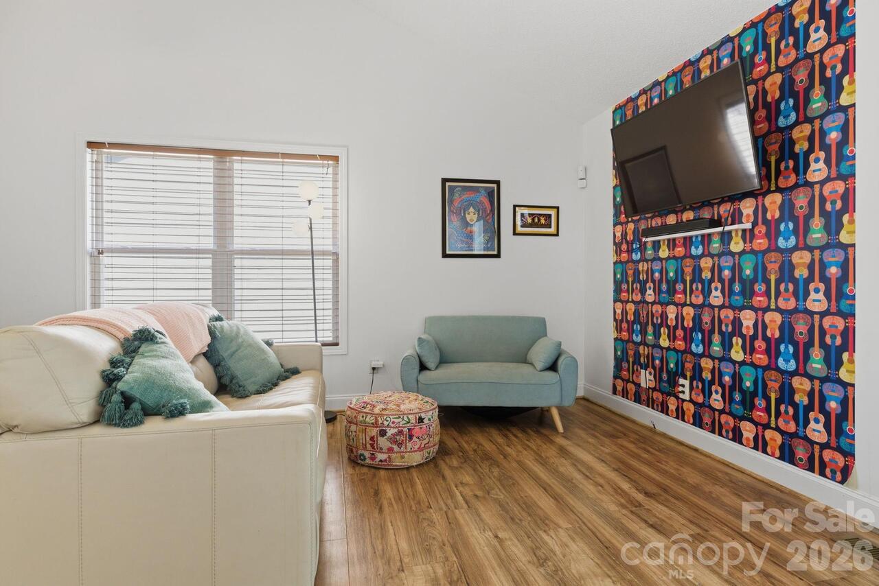 Listing Photo 10