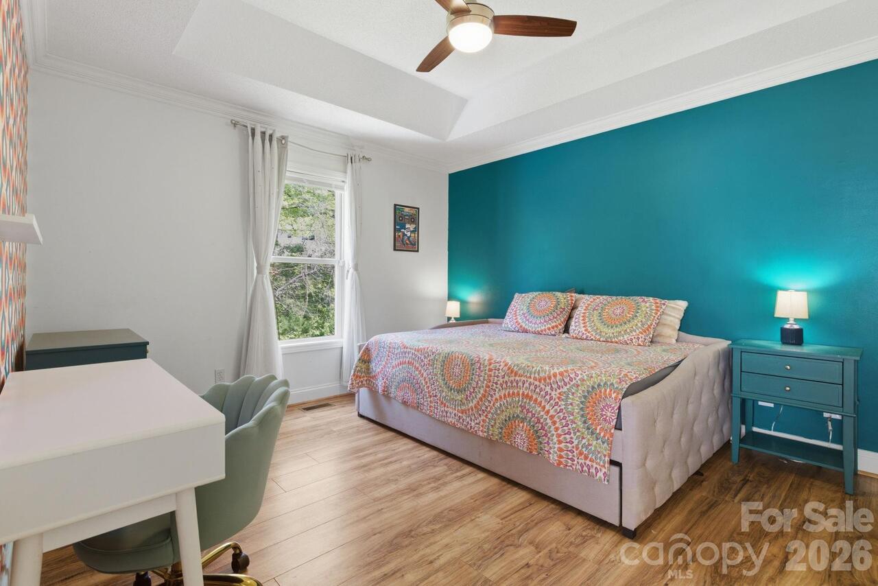 Listing Photo 12