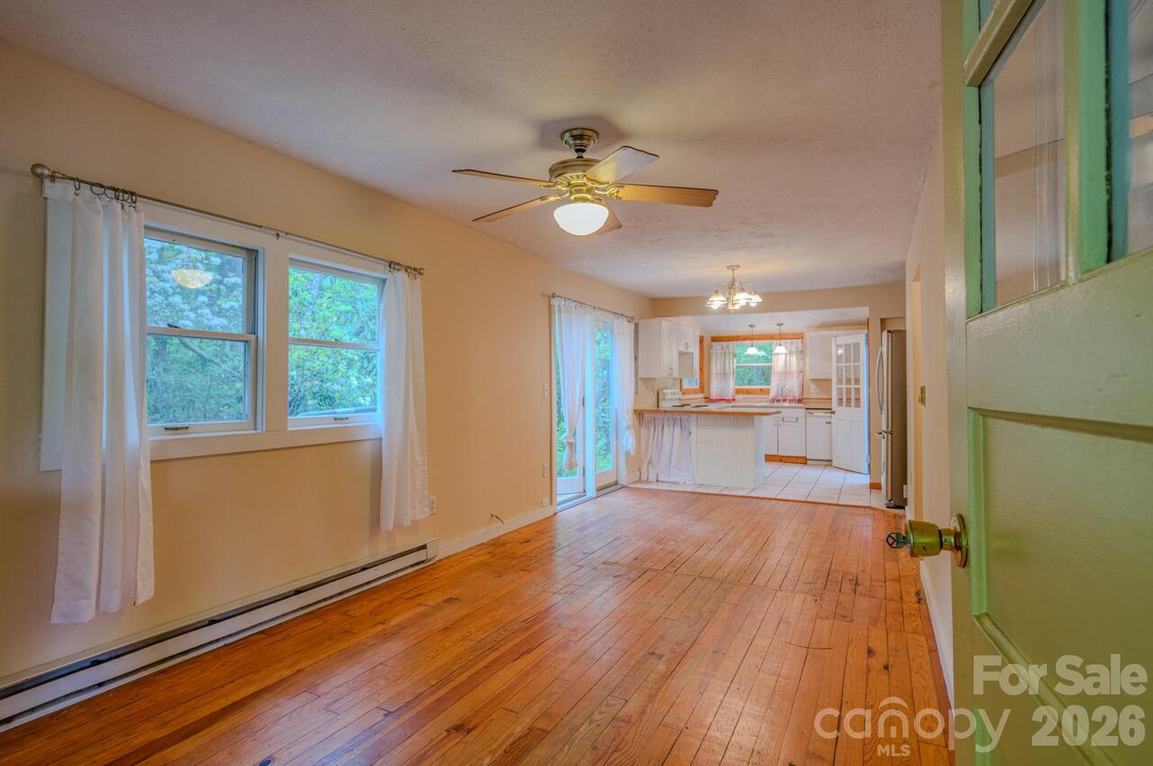 Listing Photo 10