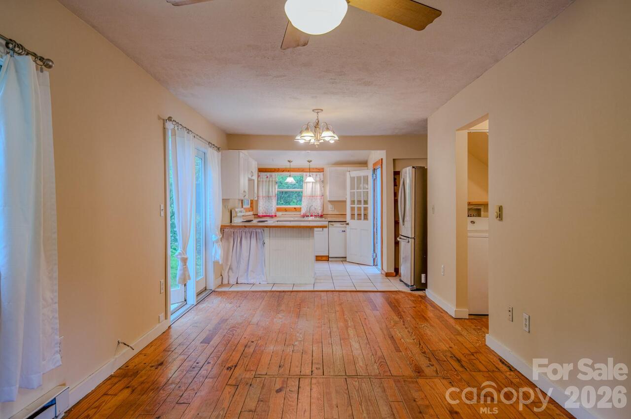 Listing Photo 11