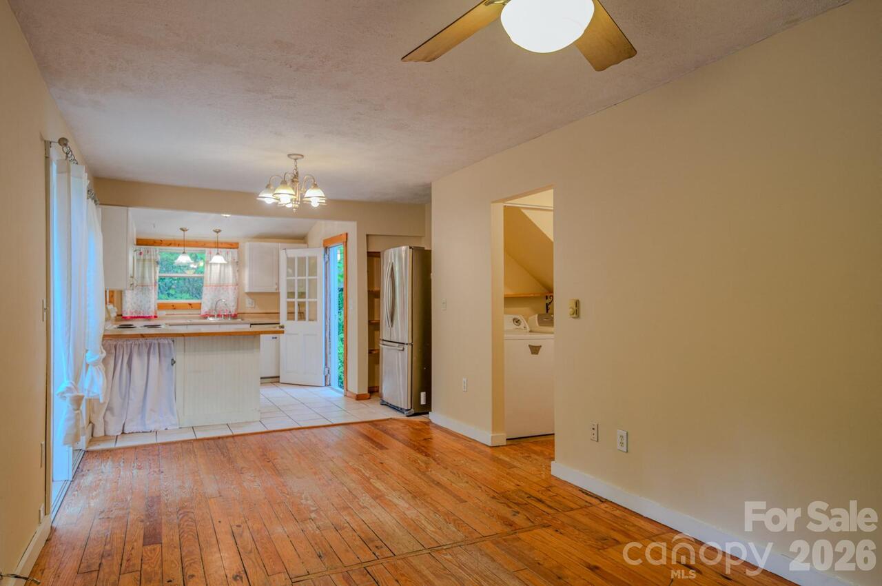 Listing Photo 12
