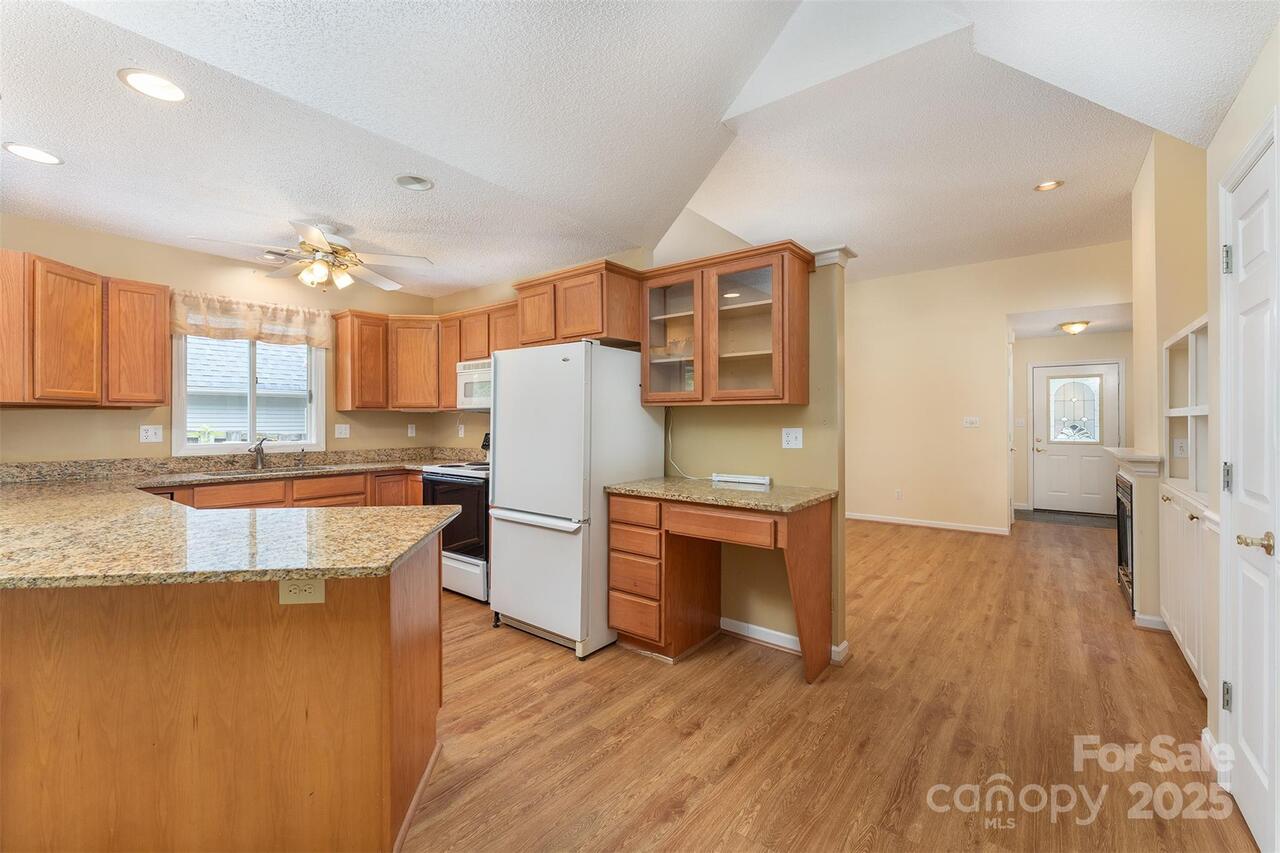 Listing Photo 11