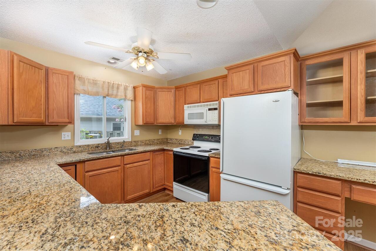 Listing Photo 12