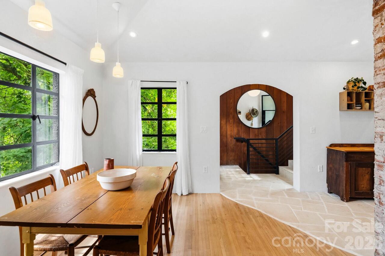 Listing Photo 11