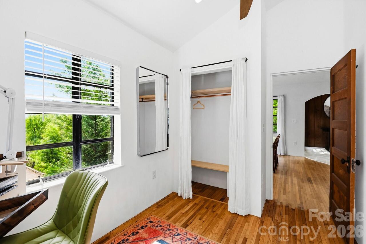Listing Photo 14