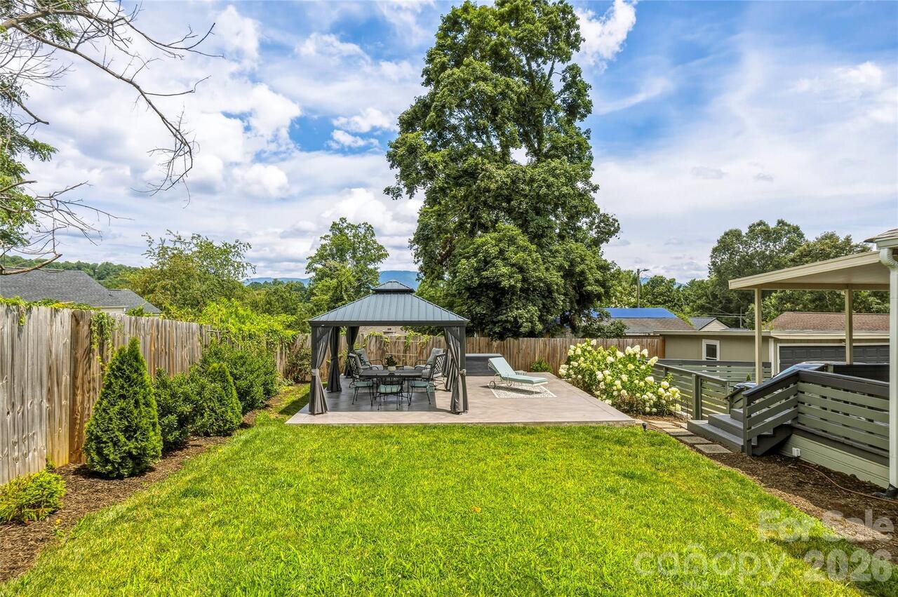 Listing Photo 12