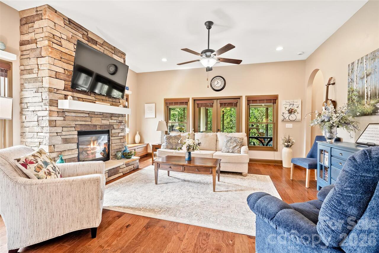 Listing Photo 10