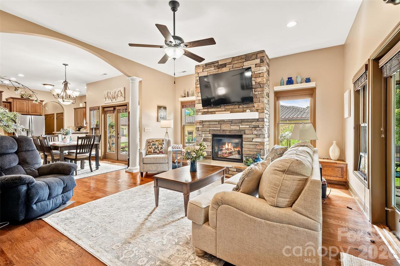 Listing Photo 11