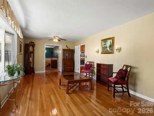 Listing Photo 5