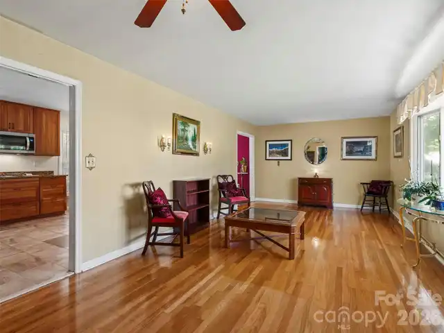 Listing Photo 6