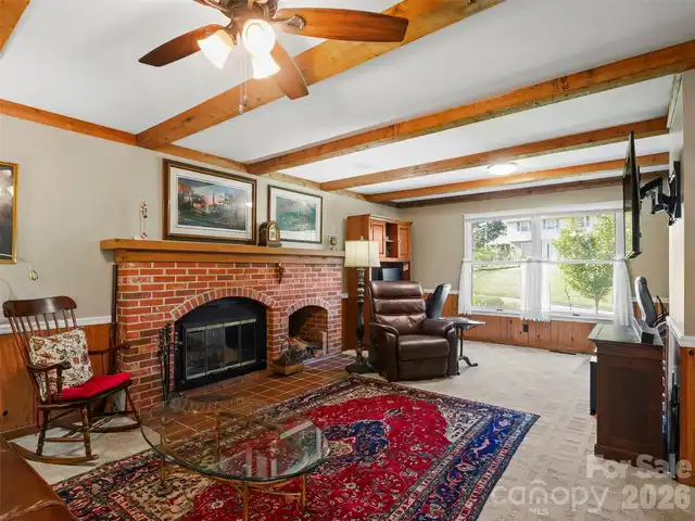Listing Photo 12