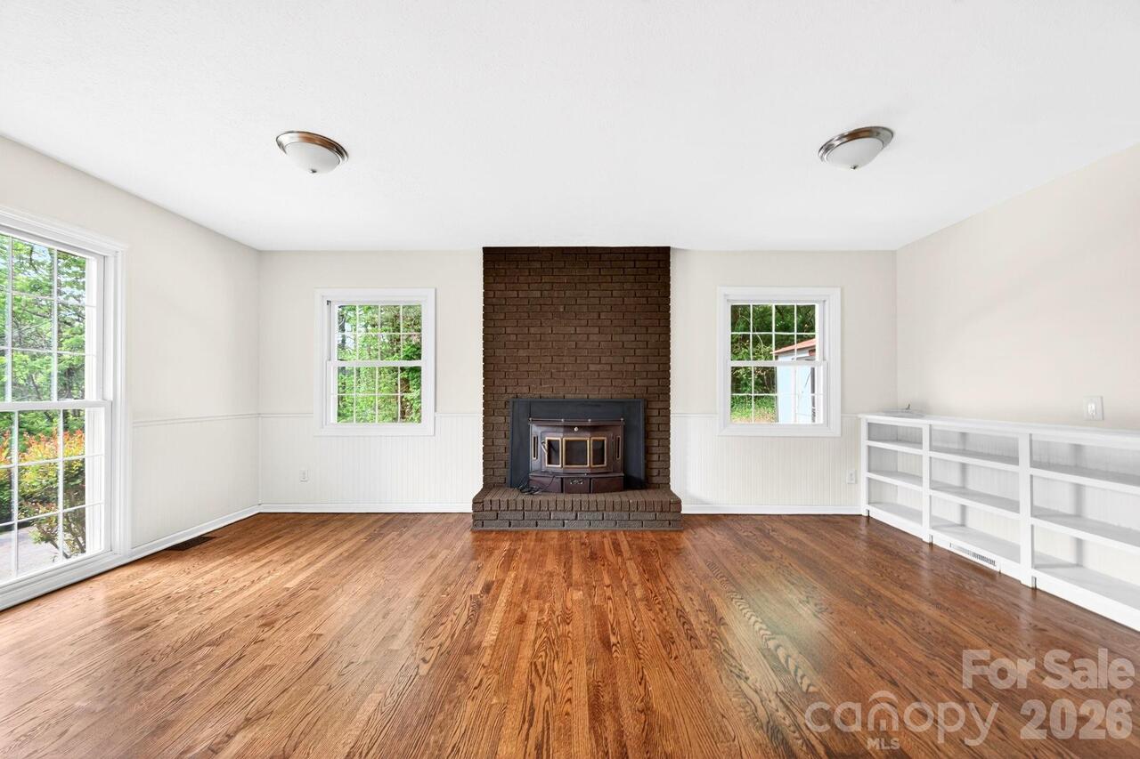 Listing Photo 8