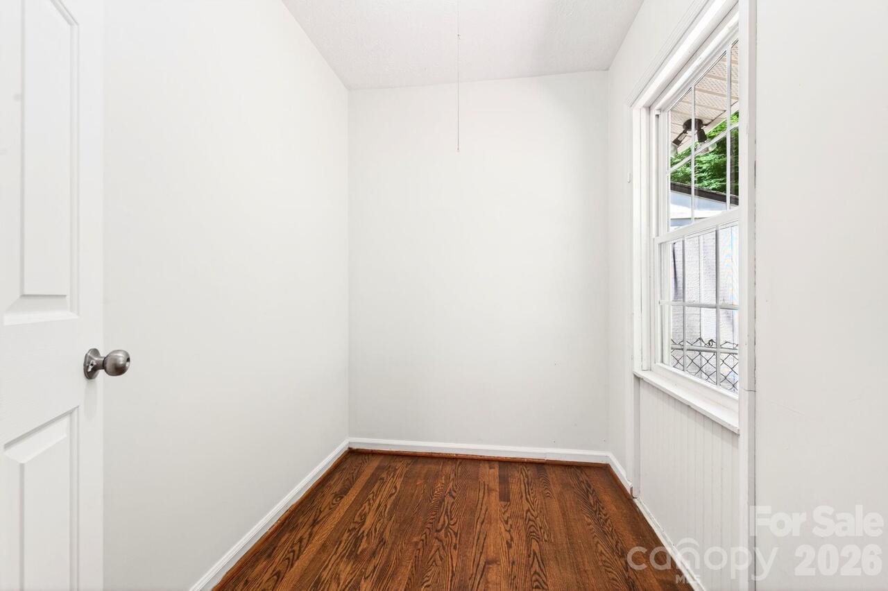 Listing Photo 10