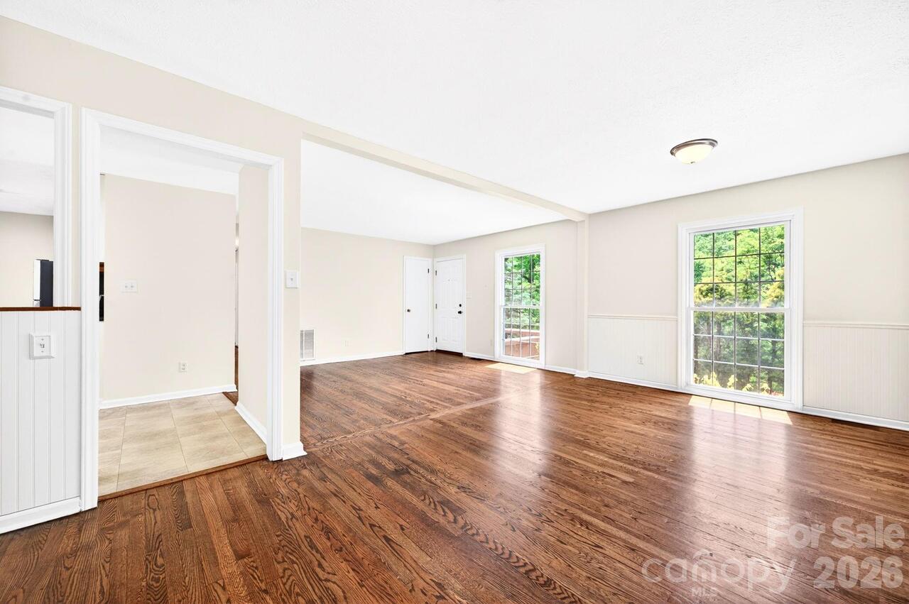 Listing Photo 14