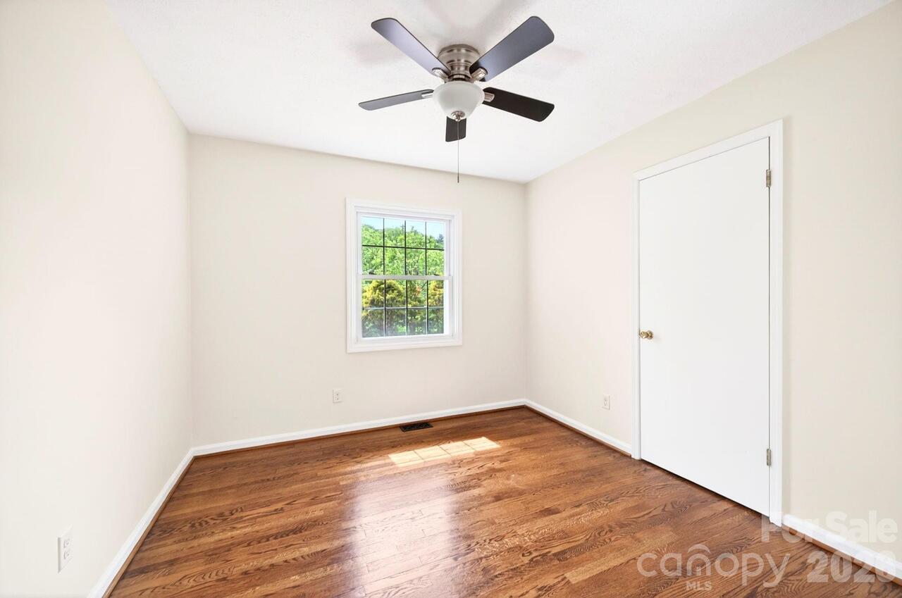 Listing Photo 16