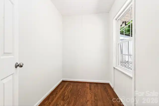 Listing Photo 10