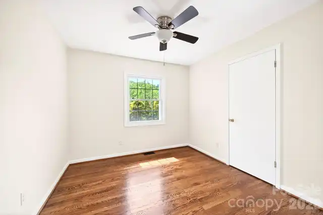 Listing Photo 16